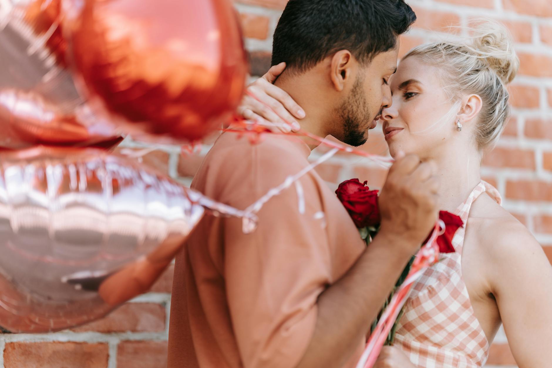 Flirten mit Stil: So hinterlassen Sie beim ersten Date einen bleibenden Eindruck